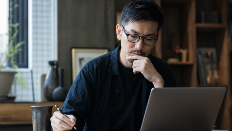 small business blogging guide hero image